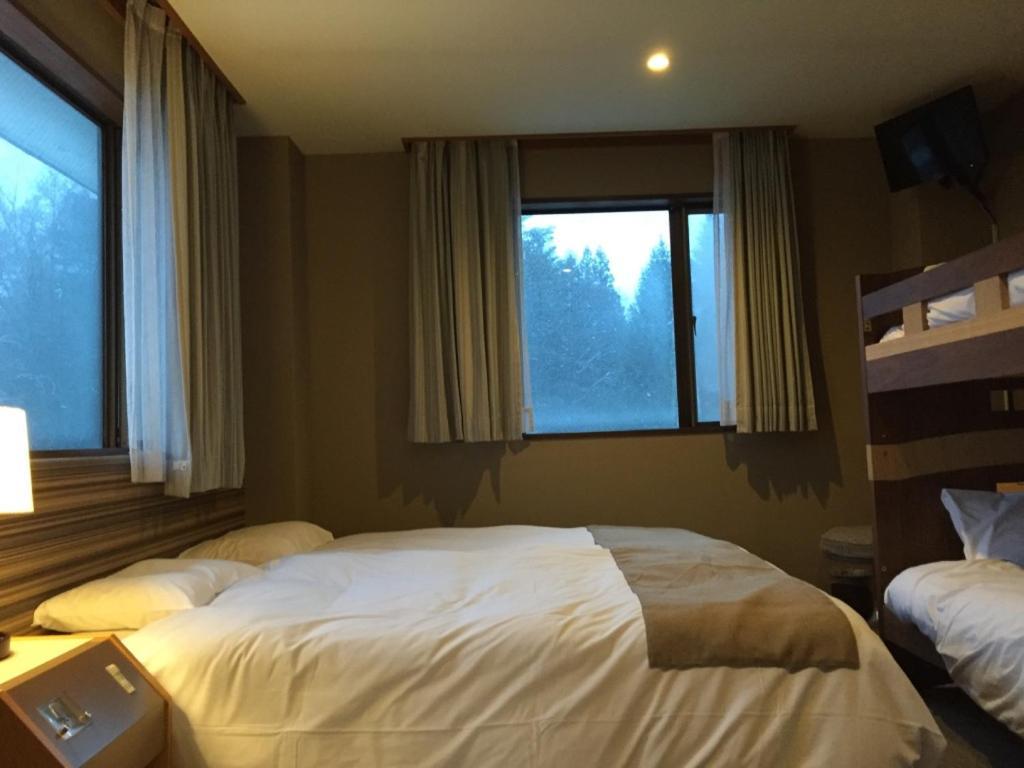 Hakuba Landmark Iwatake Lodge Exterior photo
