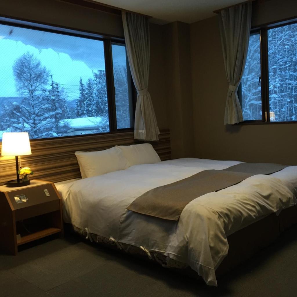 Hakuba Landmark Iwatake Lodge Exterior photo