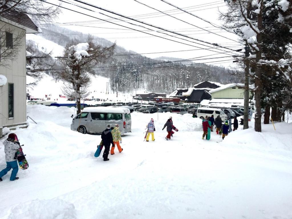 Hakuba Landmark Iwatake Lodge Exterior photo